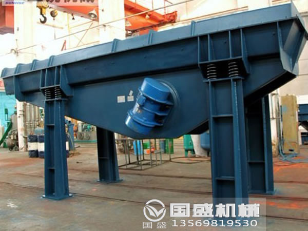 慣性振動(dòng)輸送落砂機要求