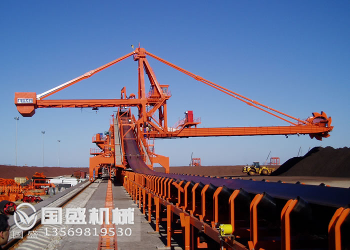 長(cháng)距離帶式輸送機圖片