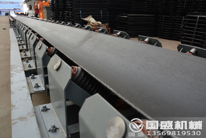 長(cháng)距離皮帶輸送機廠(chǎng)家