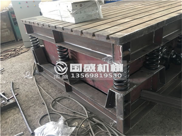 振動(dòng)平臺的振動(dòng)電機安裝位置 振動(dòng)平臺的振動(dòng)電機安裝位置