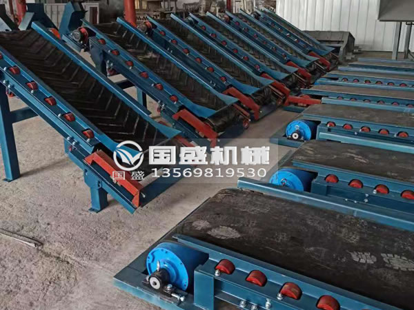 皮帶機安裝調試現場(chǎng) 皮帶機安裝調試現場(chǎng)