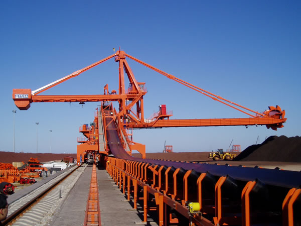 長(cháng)距離皮帶輸送機